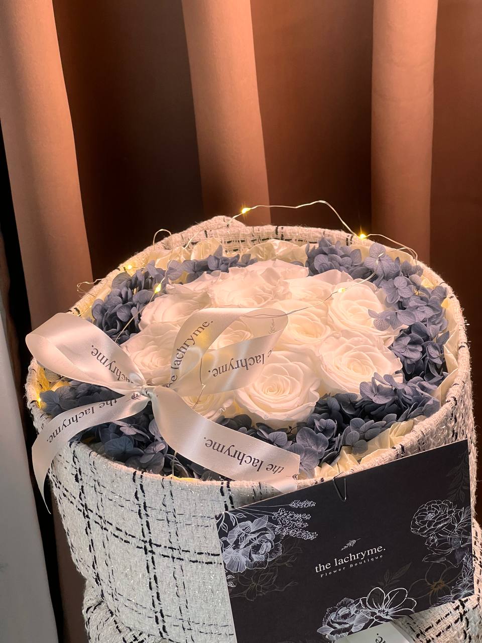 Million Roses in White (12 Premium Roses)