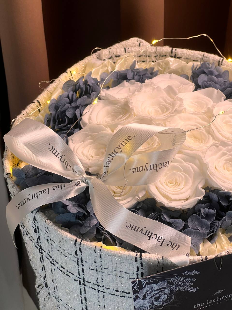 Million Roses in White (12 Premium Roses)